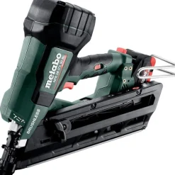 Akkunaulain Metabo NFR 18 LTX 90 BL sisältää 2 x 4.0Ah akut ja laturin