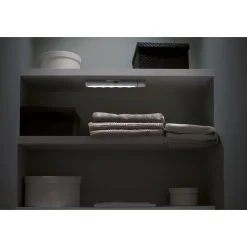 LED-kaappivalaisin Sylvania Cabinet Wawe-Sense Linear 0,9W50lm 4000K tunnistimella, paristokäyttöinen