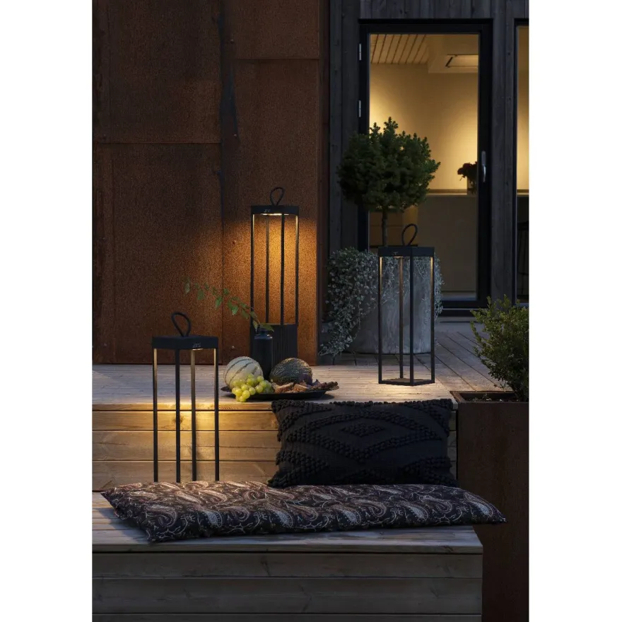 LED-lyhtyvalaisin Konstsmide Ravello, 50cm, ladattava, musta