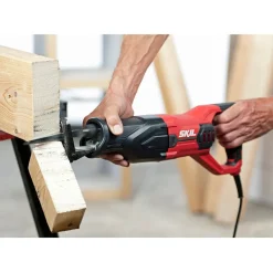 Puukkosaha Skil 4961 DA, 900W + salkku